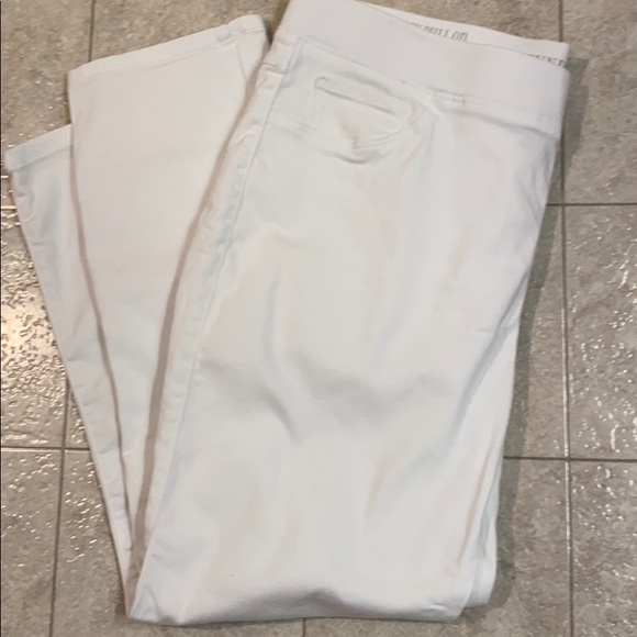 Lucy Pull On Capri L Platinum Stretch 